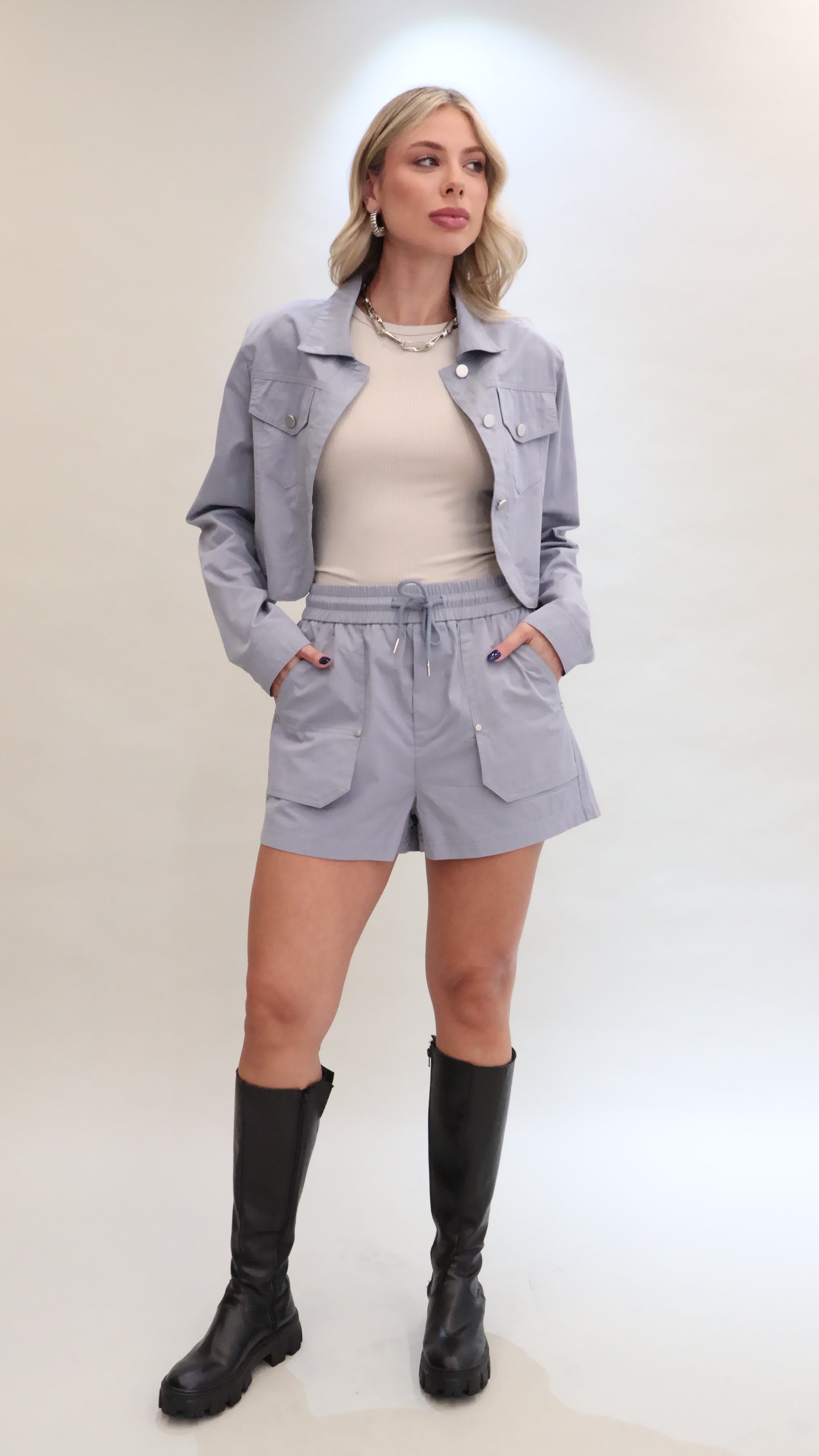 Conjunto de shorts e jaqueta