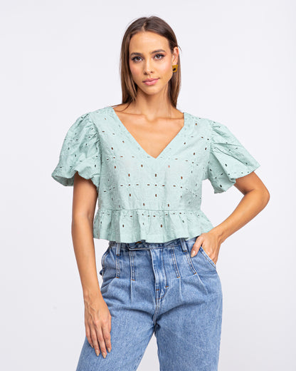 Blusa em laise com mangas bufantes verde