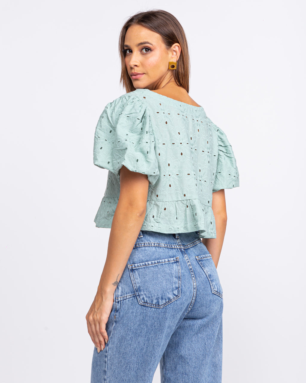 Blusa em laise com mangas bufantes verde
