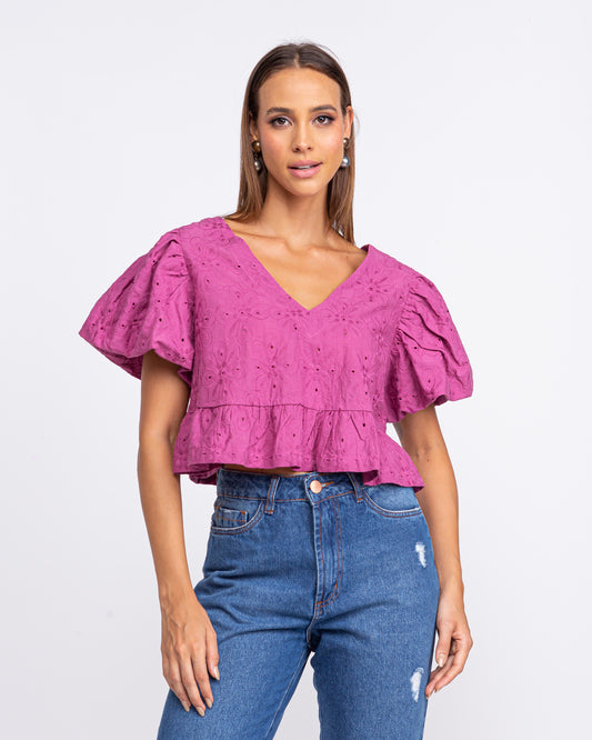 Blusa em laise com mangas bufantes rosa