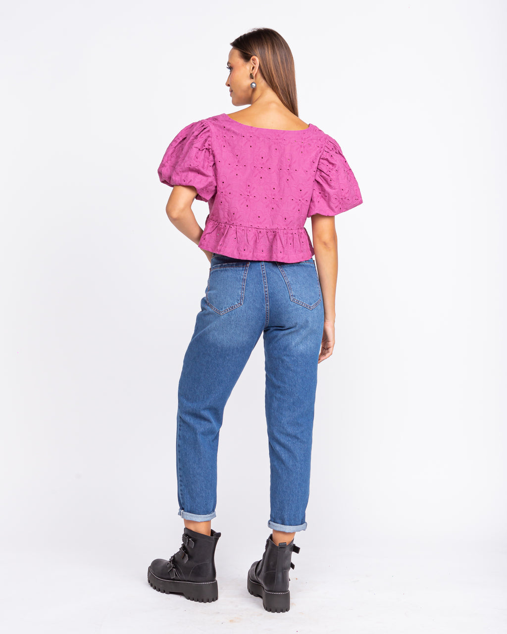 Blusa em laise com mangas bufantes rosa