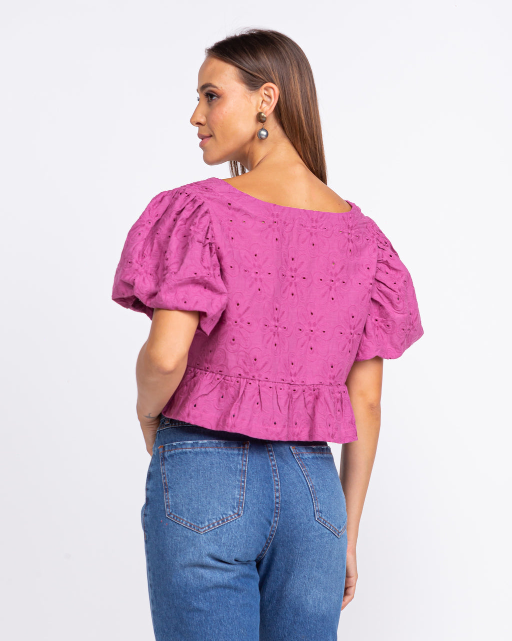Blusa em laise com mangas bufantes rosa