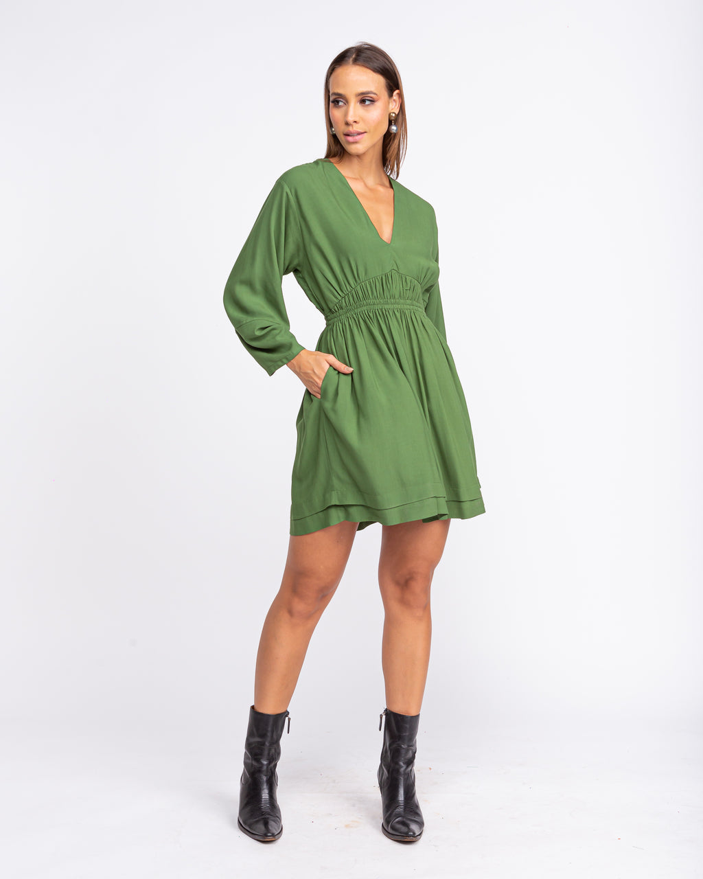Vestido curto de viscose maquinetada verde