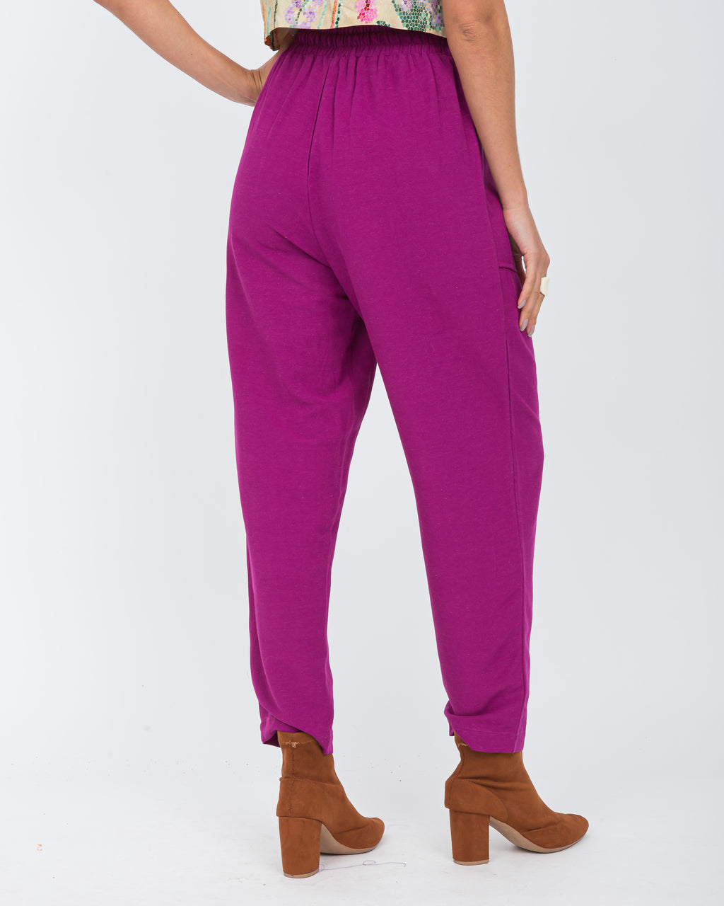 Calça alfaiataria em viscolinho fucsia