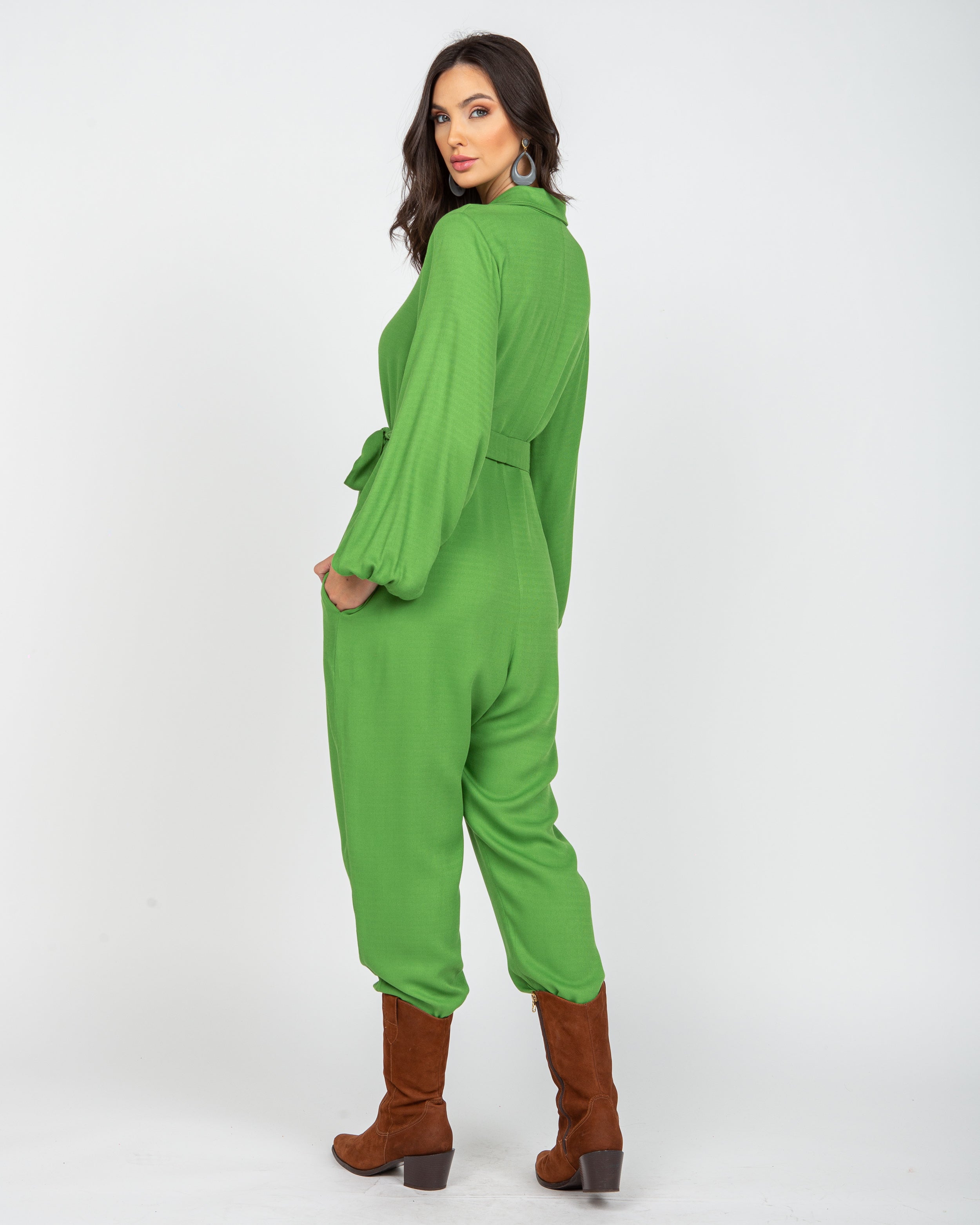 Macacão jogger em viscose maquinetada verde